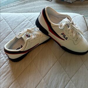 Fila fitness low sneaker shoe w/white/navy blue/red size 7.5 men’s or 9 woman’s